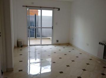 Departamento de 2 ambientes, Almirante Brown · Excelente Departamento de 2 Ambientes, con Amplio Patio Individual y Cochera Cubierta