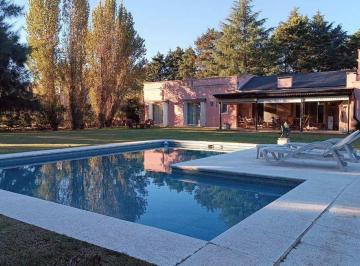 Casa · 130m² · 4 Ambientes · 1 Cochera · Venta Casa en Barrio Cerrado 4 Amb. Gran Jardín