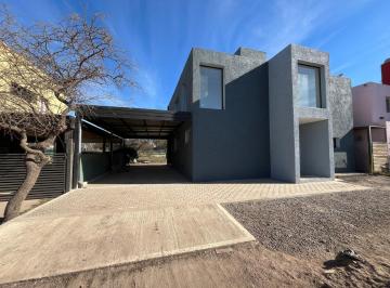 Casa · 240m² · 6 Ambientes · 2 Cocheras · Casa 3 Dorm - Villa Catalina