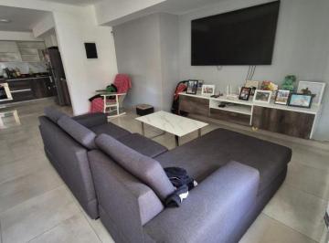 Casa · 215m² · 7 Ambientes · 1 Cochera · Vende Casa en B° Urca 4 Dorm. Estudio con Pileta Apto Credito