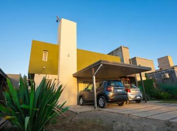 Casa · 157m² · 3 Dormitorios · 2 Cocheras · Casa 3 Dorm. - Villa Catalina
