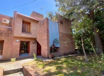 Casa · 232m² · 8 Ambientes · 2 Cocheras · Casa 4 Dorm. Apta Crédito B° Villa Cabrera