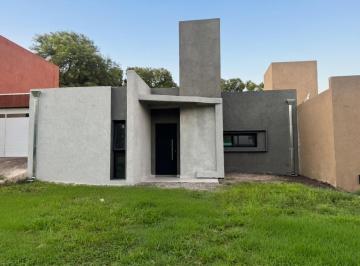 Casa · 300m² · 2 Dormitorios · Casa 2 Dorm. - Villa Catalina