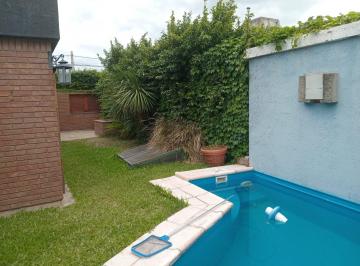 Casa · 238m² · 10 Ambientes · 2 Cocheras · Casa de 3 Dorm. en Barrio Urca - Apto Crédito