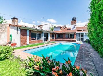 Casa · 150m² · 4 Ambientes · 1 Cochera · Venta Casa 4 Amb Cochera Pileta Hurlingham A. Cred