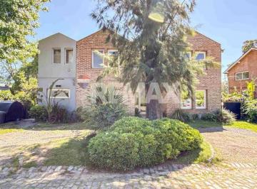 Casa · 189m² · 6 Ambientes · Venta Casa Estancia Alvear Don Torcuato B° Cerrado