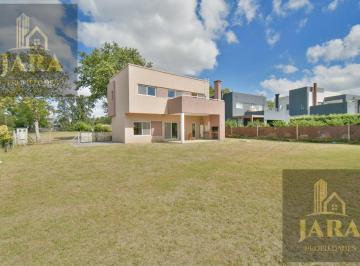 Casa · 143m² · 4 Ambientes · 2 Cocheras · Venta Casa Fincas de Hudson 5 Ambientes