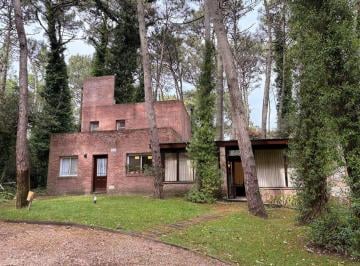 Casa · 170m² · 4 Ambientes · 2 Cocheras · Casa en Carilo