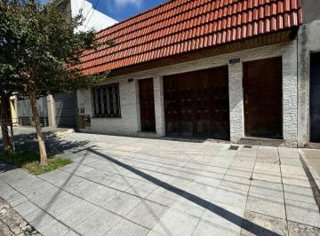 Casa de 3 ambientes, Lanús · PH Tipo Casa Al Frente en Venta, con Entrada Totalmente Independiente en Lanus
