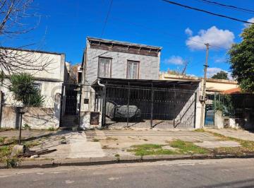 Terreno · 120m² · Lote en Venta en Crucecita - Avellaneda con Edificacion a Reciclar