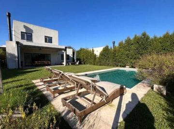 Casa · 140m² · 4 Ambientes · 2 Cocheras · Casa en Alquiler en Santo Tomas, Derqui, Pilar