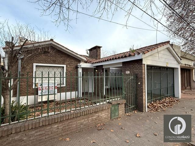 Casa · 490m² · 5 Ambientes · 2 Cocheras