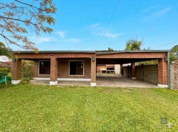 Quinta vacacional · 80m² · 2 Dormitorios · 1 Cochera · Casa Quinta con Pileta y Quincho en Sauce Viejo