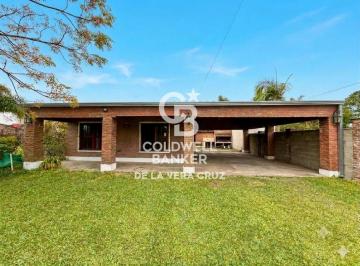 Quinta vacacional · 80m² · 2 Dormitorios · 1 Cochera · Casa Quinta con Pileta y Quincho en Sauce Viejo
