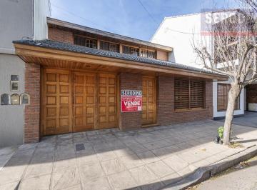 Frente · Casa en Bernal Este
