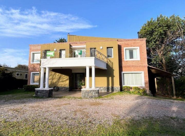 Casa · 400m² · 10 Ambientes · 2 Cocheras