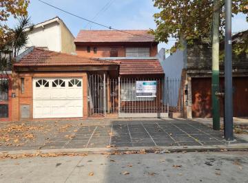 Casa · 223m² · 6 Ambientes · 2 Cocheras · Casa en Banfield Este