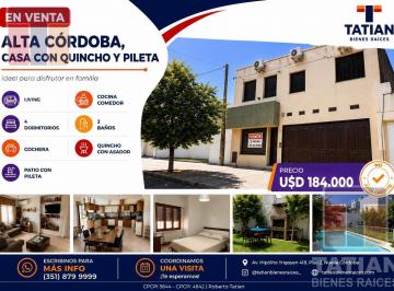 Casa · 200m² · 8 Ambientes · 1 Cochera · ¡Tu Oasis Familiar en Alta Córdoba! Espaciosa Casa de 4 Dorm. con Pileta y Quincho