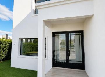 Casa · 170m² · 5 Ambientes · 2 Cocheras · Casa en El Canton - Puerto