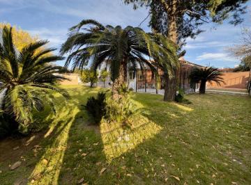 Casa de 9 ambientes, Córdoba · Casa en Venta en Villa Cabrera – Gran Terreno y Excelente Potencial.