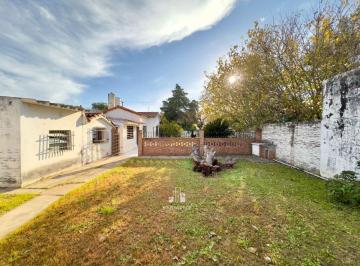 Casa de 9 ambientes, Córdoba · Casa en Venta en Villa Cabrera – Gran Terreno y Excelente Potencial.