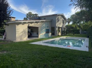 Casa · 212m² · 7 Ambientes · 2 Cocheras · Venta Casa con Pileta, Quincho y Departamento - Los Mirasoles, Pilar - Km50
