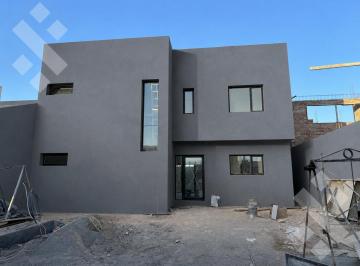 Casa · 155m² · 5 Ambientes · 2 Cocheras · Venta Casa 3 Dorm. (Llave en Mano) - B° Rincón del Rio, Neuquén