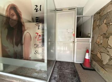 Local comercial · 290m² · 4 Cocheras · Alquiler Local Flores