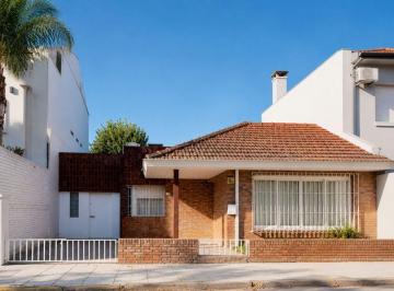 Casa · 187m² · 4 Ambientes · 1 Cochera · Venta Casa 4 Amb. Jardin/quincho Vicente Lopez