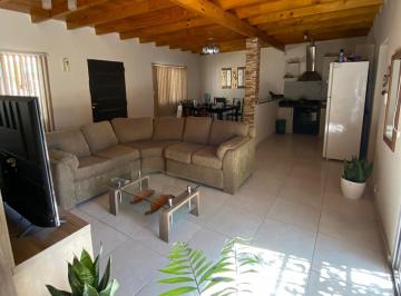 Casa · 70m² · 2 Ambientes · 2 Cocheras · Casa en Alquiler Rodeo del Medio