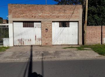 Bodega-Galpón · 135m² · Venta - Galpon con Fosa Mas Dpto.