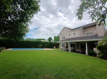 Casa · 200m² · 4 Ambientes · Casa en Alquiler de 4 Ambientes en Pilar