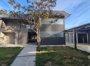 Casa · 383m² · 8 Ambientes · Venta (En Exclusiva) Casa 3 Dorm. + Piscina - B° Confluencia Rural, Neuquén