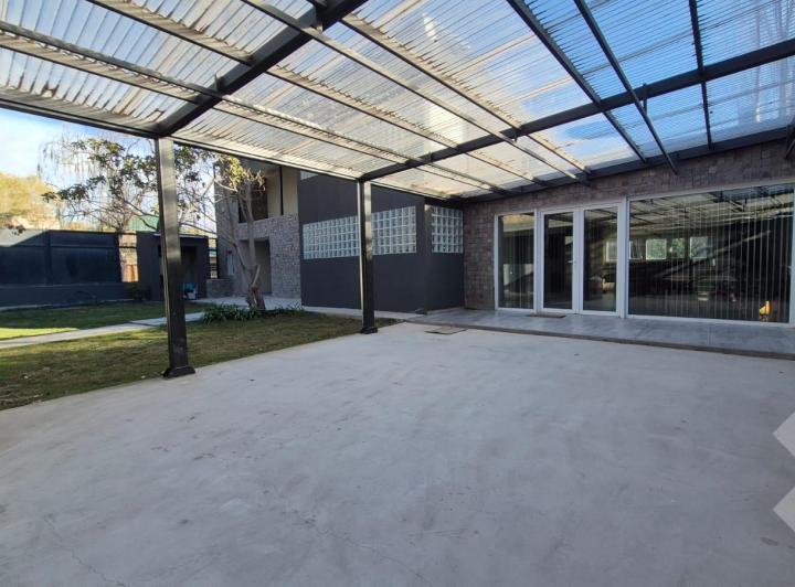 Casa · 383m² · 8 Ambientes · 7 Cocheras