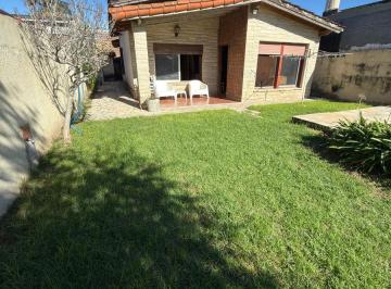 Casa · 110m² · 3 Ambientes · 1 Cochera · Casa Sobre Lote de 500 m² con Gran Potencial.
