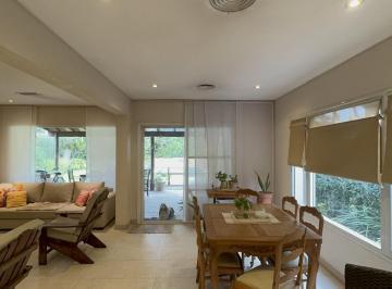 Casa · 177m² · 4 Ambientes · 3 Cocheras · Impecable Chalet en Haras María Elena a La Venta