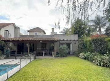 Casa · 177m² · 4 Ambientes · 3 Cocheras · Impecable Chalet en Haras María Elena a La Venta