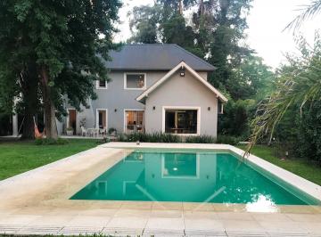 Casa · 380m² · 4 Ambientes · 2 Cocheras · Hermosa y Amplia Casa en Venta en Ituzaingó - Sobre Gdor. Udaondo