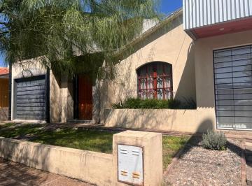 Casa · 110m² · 4 Ambientes · 2 Cocheras · Casa en Venta en Barrio Palmas de Horizonte con Local