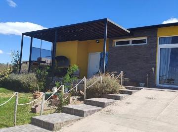 Casa · 990m² · 6 Ambientes · 2 Cocheras · Casa en Venta Chocon Medio