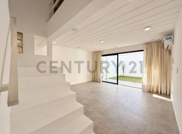 Casa · 100m² · 4 Ambientes · 1 Cochera · Duplex de 3 Dorm. en Venta