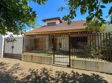 Casa · 202m² · 4 Ambientes · 1 Cochera · Casa 4 Amb con Jardin y Garage - Lomas del Mirador