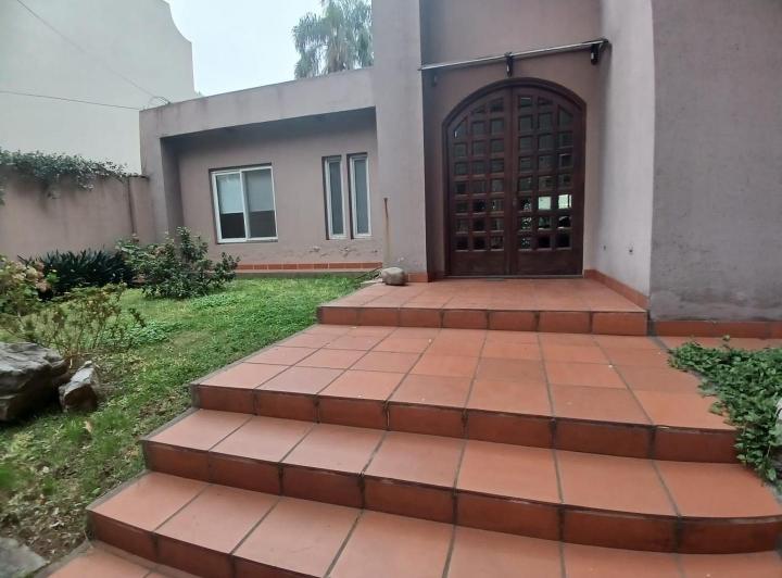 Casa · 350m² · 5 Ambientes · 4 Cocheras