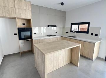 Casa · 144m² · 5 Ambientes · 1 Cochera · Duplex en Venta Dos Dorm., Prados de Manantiales