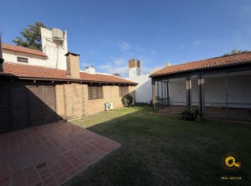Casa · 229m² · 8 Ambientes · 1 Cochera · Casa 3 Dorm. Urca en Venta y Alquiler