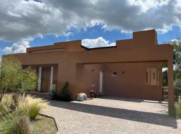 Casa · 350m² · 5 Ambientes · 2 Cocheras · Casa Alquiler 4 Dorm Pileta Medal Cc Pilar