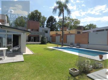 Casa · 210m² · 5 Ambientes · 2 Cocheras · Venta / Alquiler Casa 3 Dorm - Zona Lasalle - Zona Norte - Pileta - Quincho