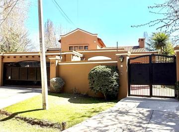 Casa de 6 ambientes, Chacras de Coria · Hermosa Casa en Alquiler en Chacras de Coria