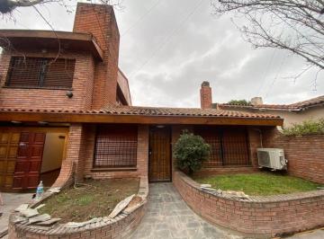 Casa de 4 ambientes, San Fernando · Hermoso Chalet en Alquiler en Victoria, Próximo a Av Libertador