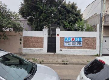 Casa de 4 ambientes, Velez Sarsfield · Casa con 211 m² Totales y 125 m² Cubiertos en Venta. Hoy Dos Casas Unificables, en Velez Sarsfield.